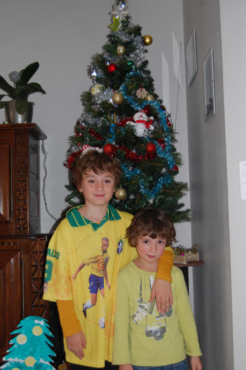 Pose obligatoire devant le sapin avec le sourire s'il vous plaît