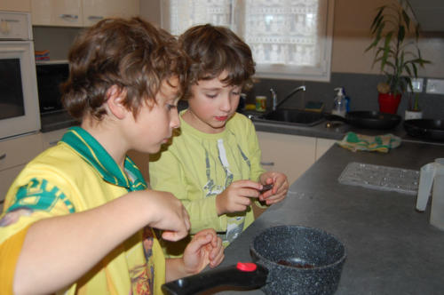 On prépare les chocolats pour le calendrier de l'avent